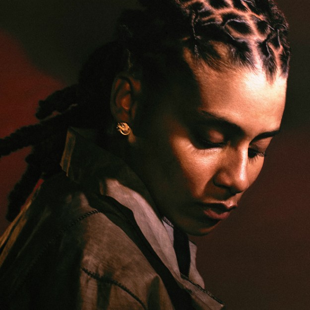 Meryl - Autrice-compositrice. Grand Prix Sacem des musiques urbaines. Nommée dans les catégories révélation féminine et révélation scène aux Victoires de la musique. Soutenue par notre Action culturelle.